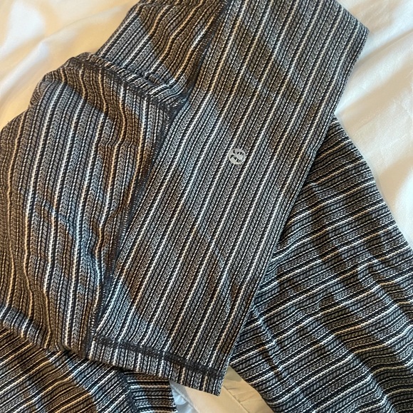Lululemon grey striped leggings - Picture 2 of 2